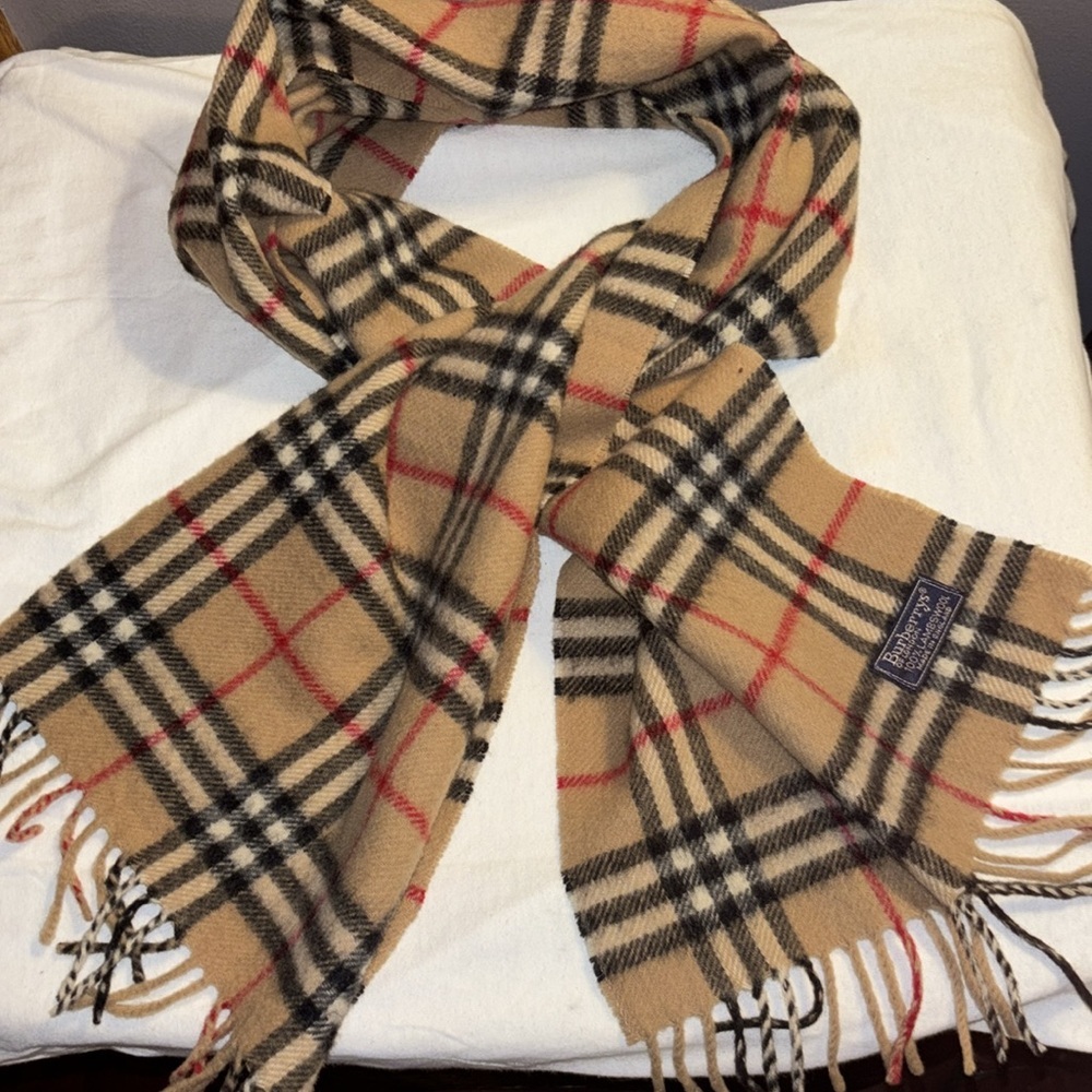 Burberry Classic Check Pattern 100% Lambs Wool Scarf!! - Picture 5 of 6